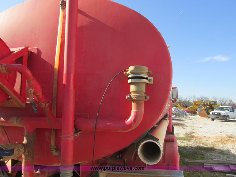 image for item F4065 1985 Mack RD686S water tank truck