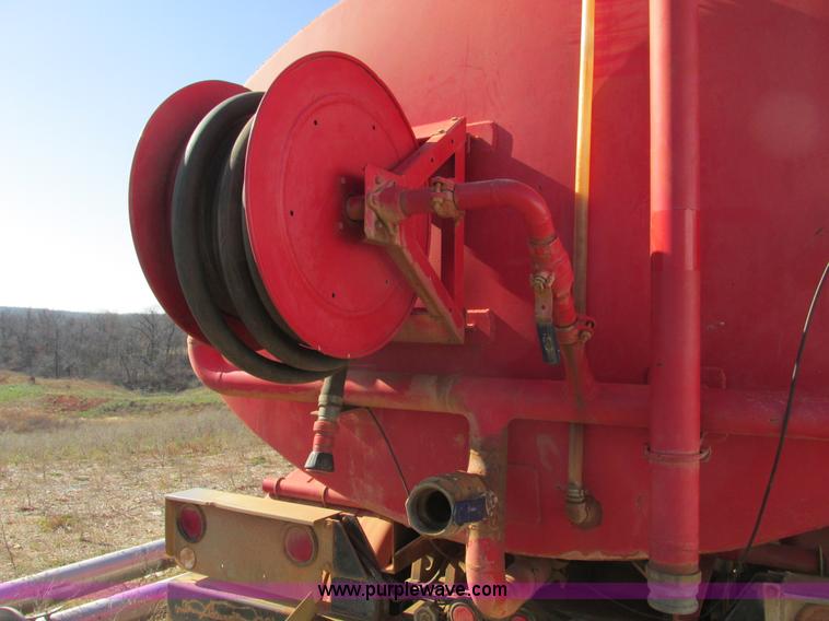 image for item F4065 1985 Mack RD686S water tank truck