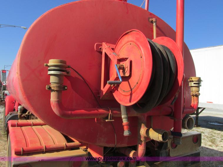 image for item F4065 1985 Mack RD686S water tank truck