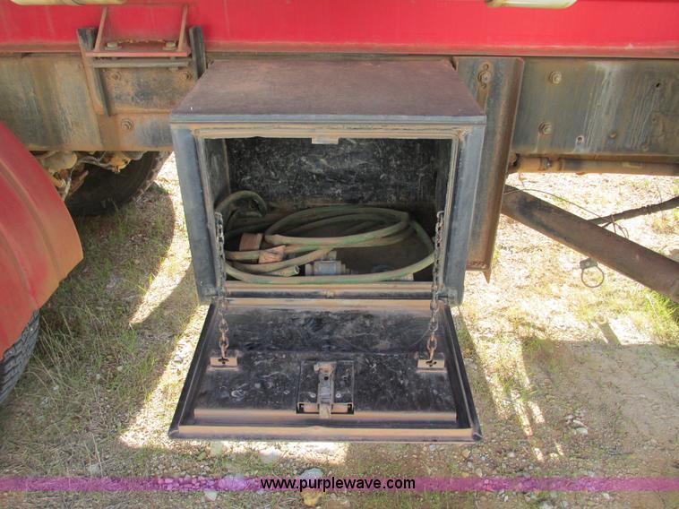 image for item F4065 1985 Mack RD686S water tank truck