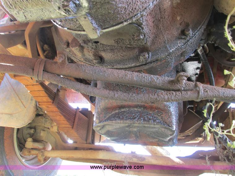 image for item F4065 1985 Mack RD686S water tank truck