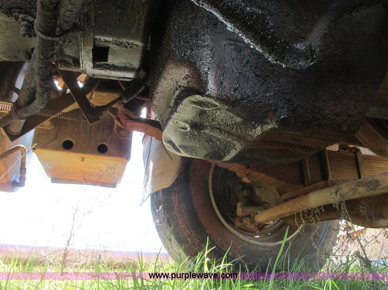 image for item F4065 1985 Mack RD686S water tank truck