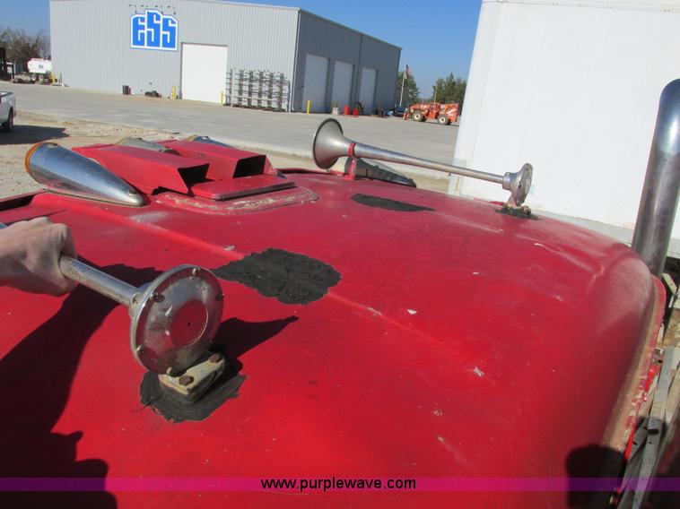 image for item F4065 1985 Mack RD686S water tank truck
