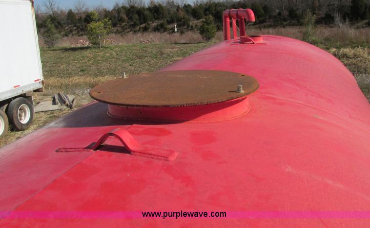 image for item F4065 1985 Mack RD686S water tank truck