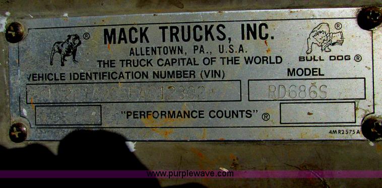 image for item F4065 1985 Mack RD686S water tank truck