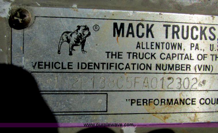 image for item F4065 1985 Mack RD686S water tank truck