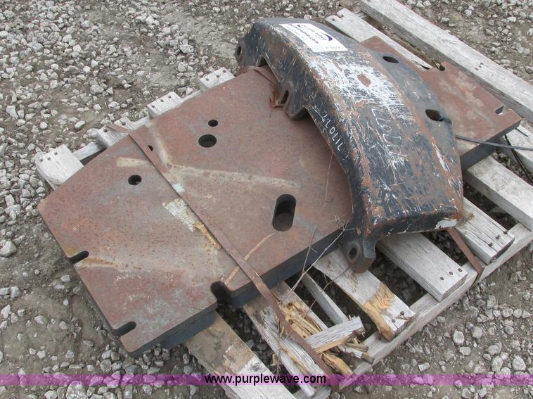 Counter weight kit for a Bobcat 337 excavator in Olathe, KS Item F4095 sold Purple Wave