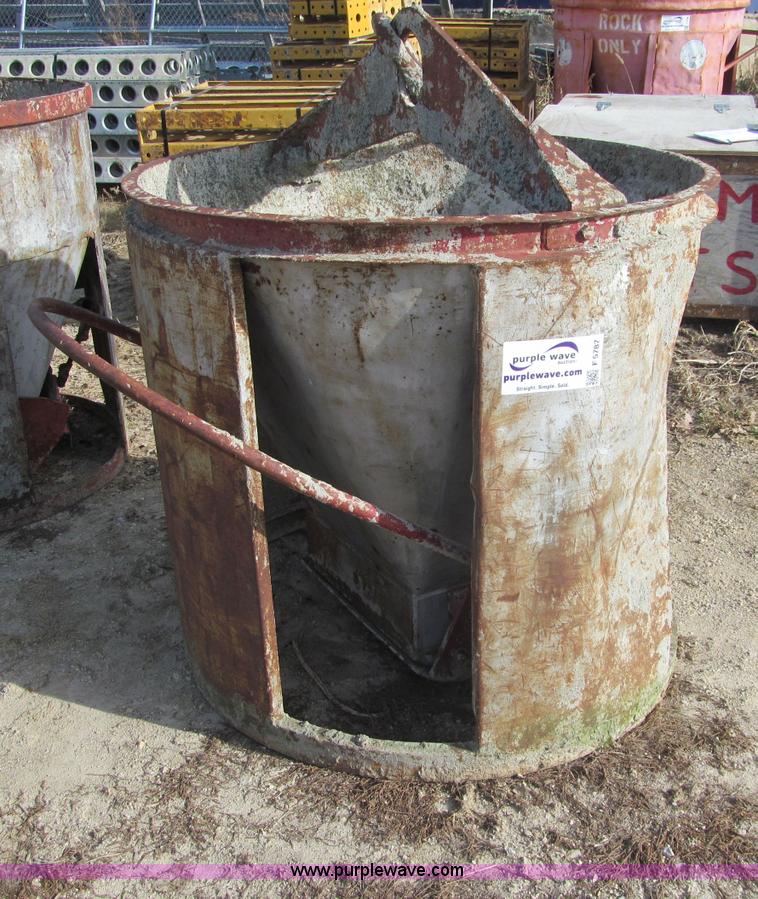 Concrete bucket in Harmony, MN Item F5787 sold Purple Wave