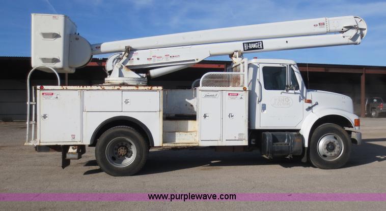 image for item F6539 1993 International 4700 bucket truck