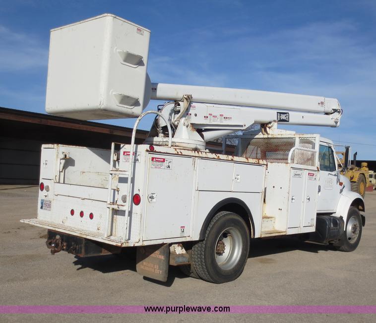image for item F6539 1993 International 4700 bucket truck