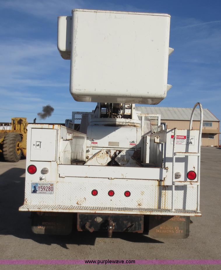 image for item F6539 1993 International 4700 bucket truck