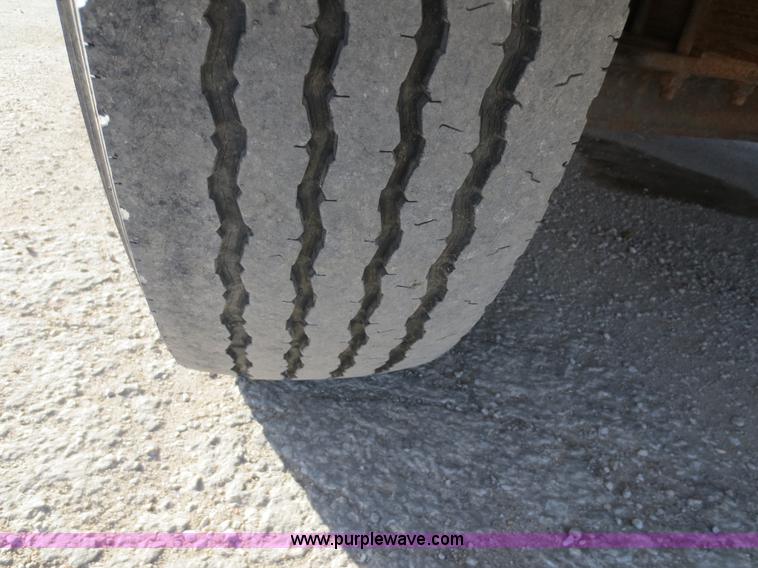 image for item F6539 1993 International 4700 bucket truck