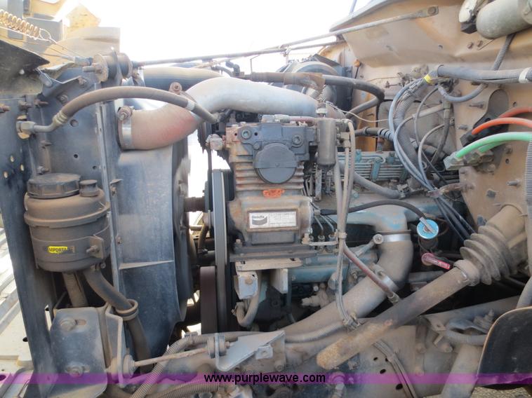 image for item F6539 1993 International 4700 bucket truck