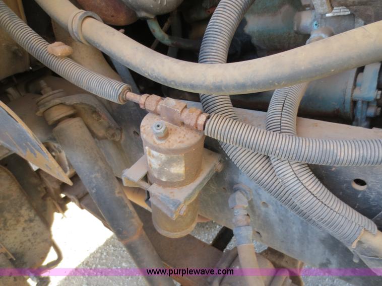 image for item F6539 1993 International 4700 bucket truck