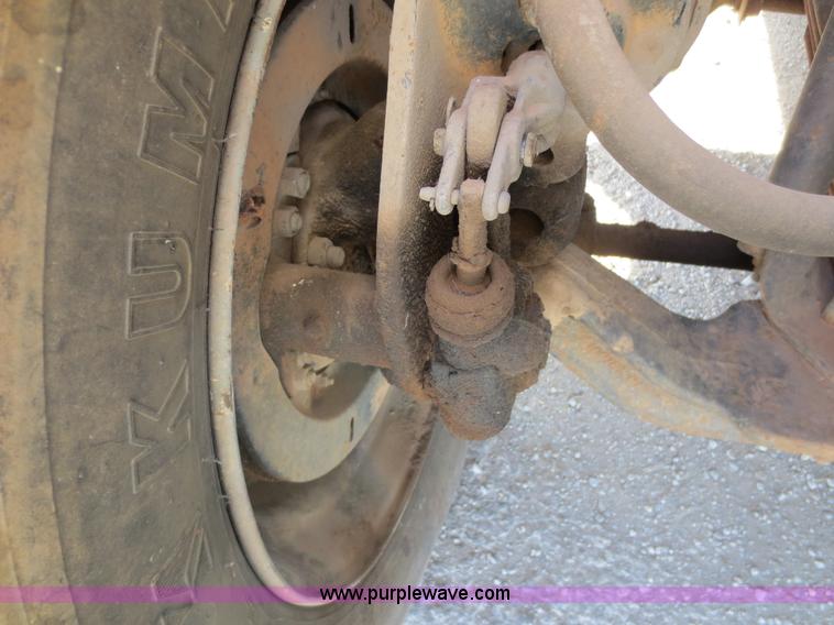 image for item F6539 1993 International 4700 bucket truck