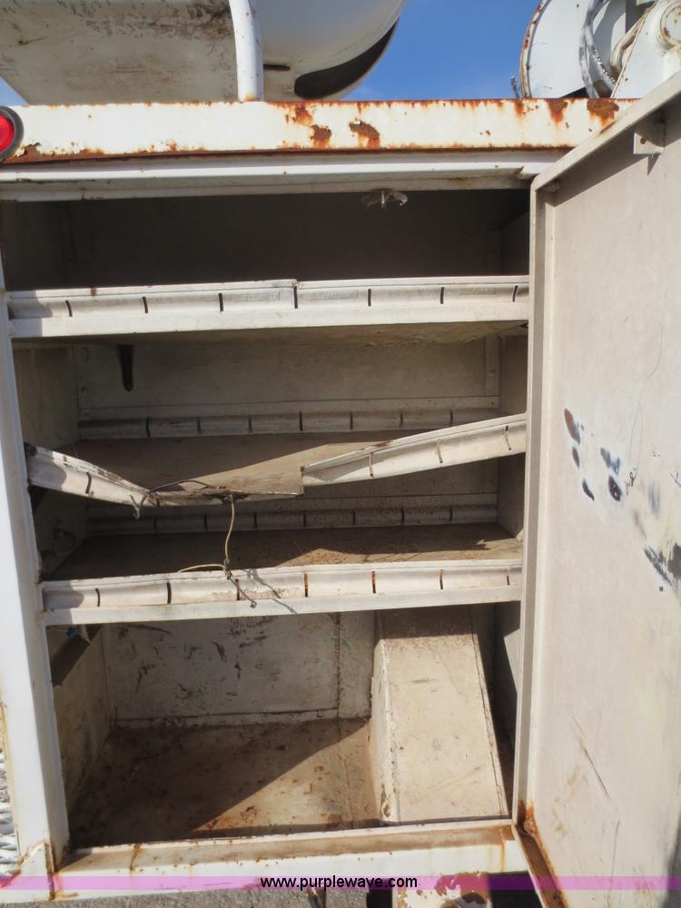 image for item F6539 1993 International 4700 bucket truck