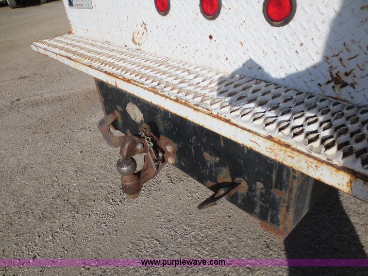 image for item F6539 1993 International 4700 bucket truck