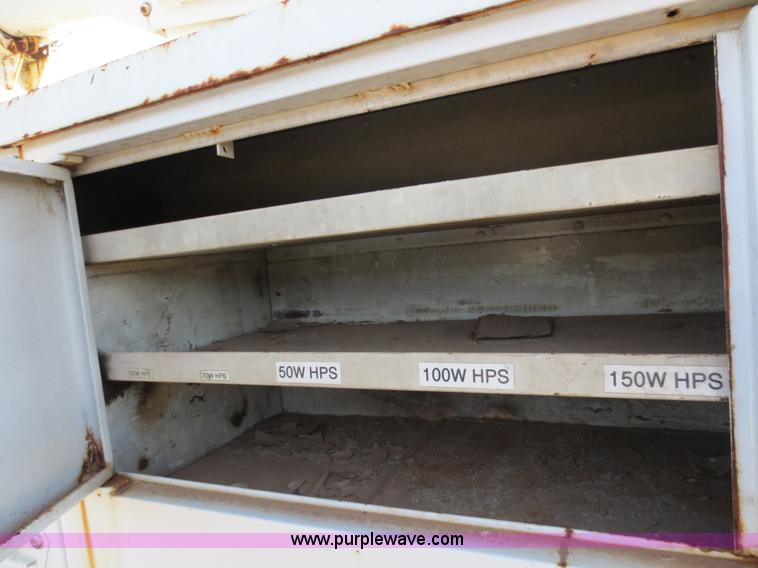 image for item F6539 1993 International 4700 bucket truck