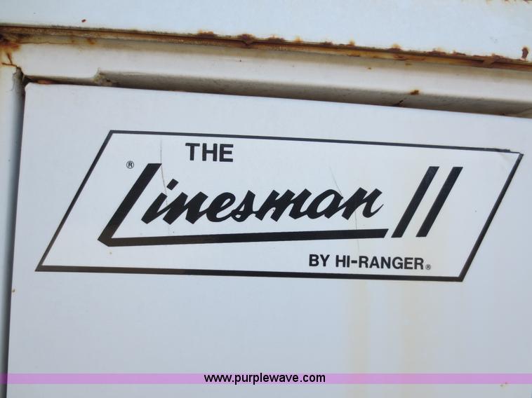 image for item F6539 1993 International 4700 bucket truck