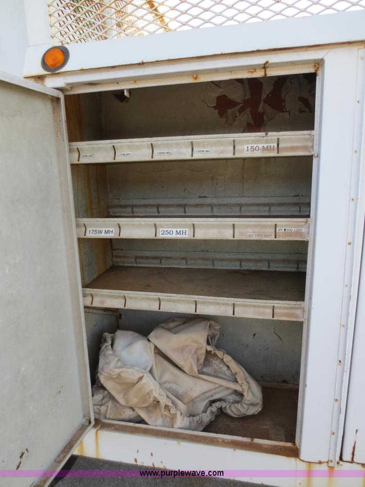 image for item F6539 1993 International 4700 bucket truck