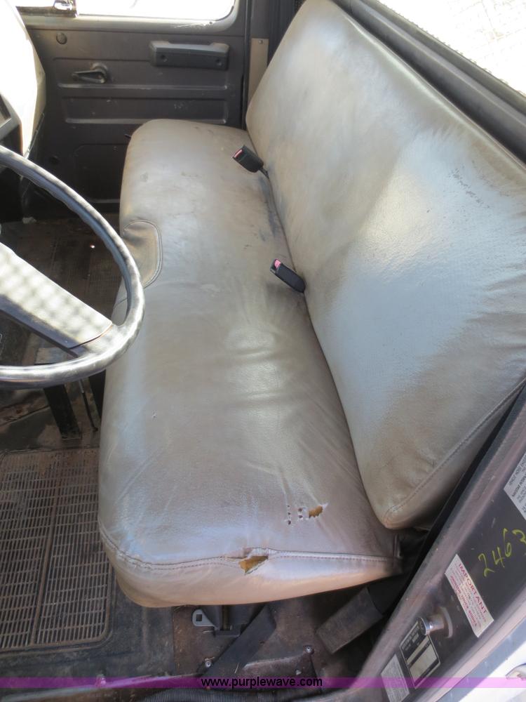 image for item F6539 1993 International 4700 bucket truck