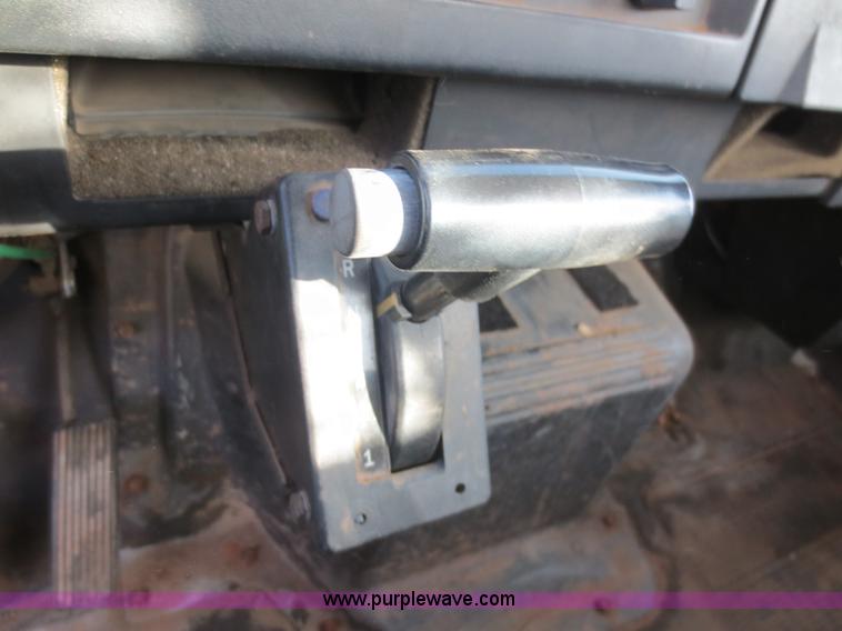 image for item F6539 1993 International 4700 bucket truck