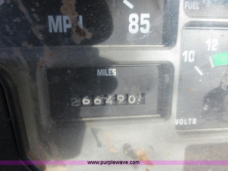 image for item F6539 1993 International 4700 bucket truck