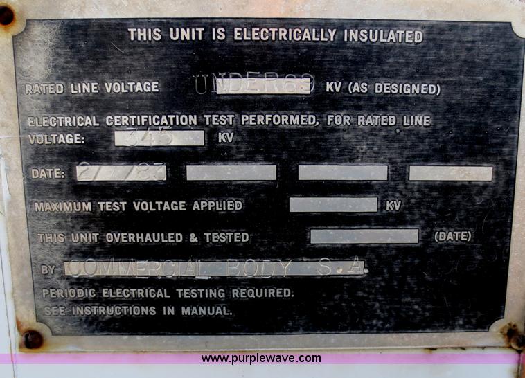image for item F6539 1993 International 4700 bucket truck