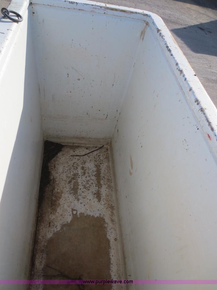 image for item F6539 1993 International 4700 bucket truck