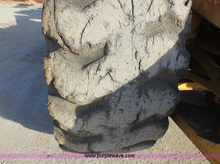 image for item F6540 Caterpillar 621 scraper