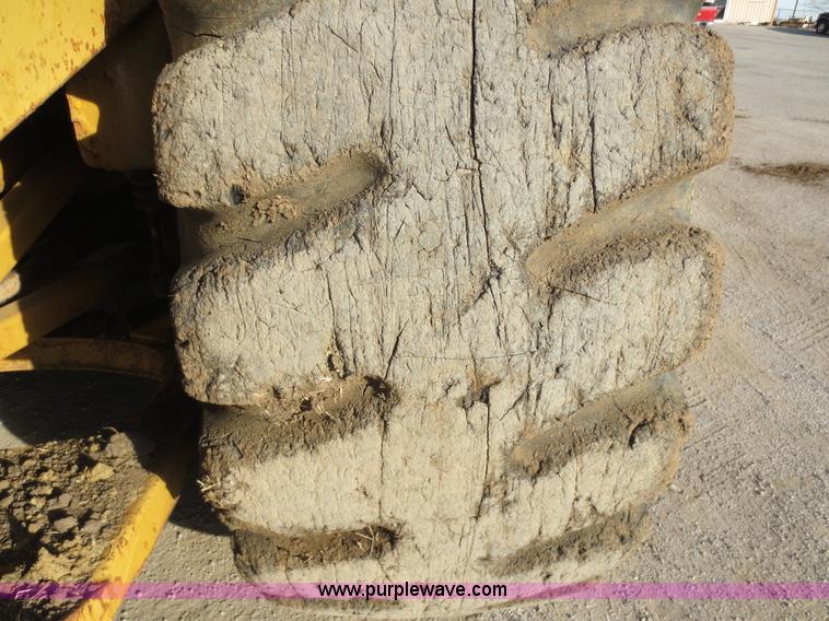 image for item F6540 Caterpillar 621 scraper