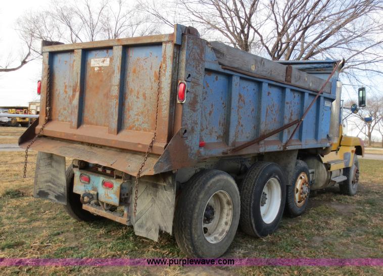 image for item F6549 1990 Freightliner FLD dump truck