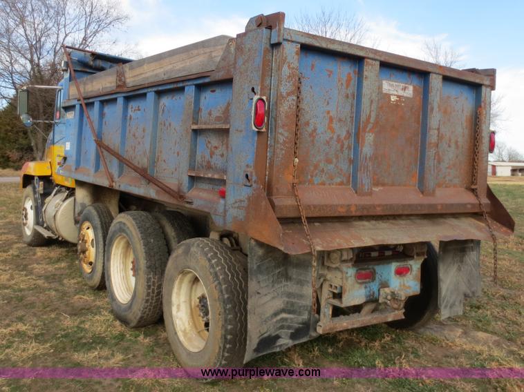 image for item F6549 1990 Freightliner FLD dump truck
