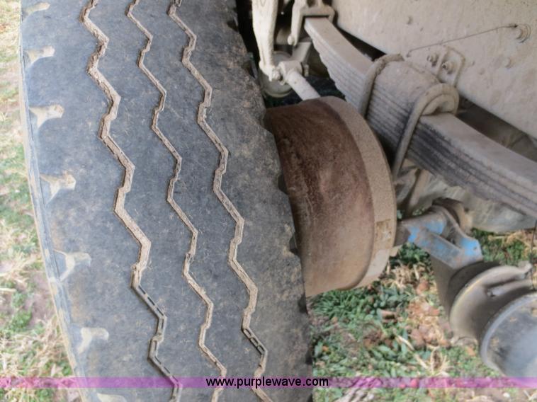 image for item F6549 1990 Freightliner FLD dump truck