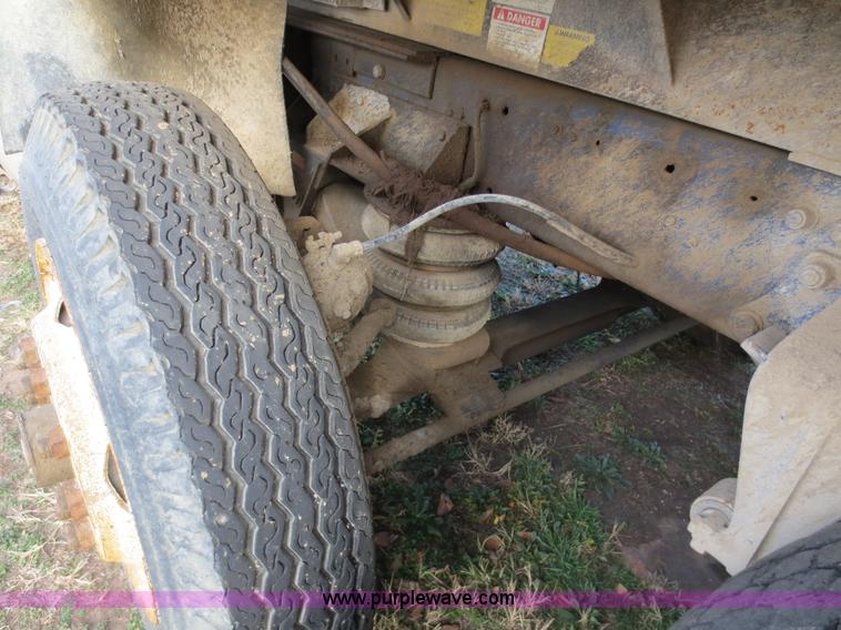 image for item F6549 1990 Freightliner FLD dump truck