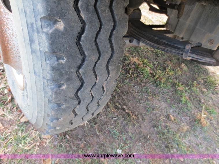 image for item F6549 1990 Freightliner FLD dump truck