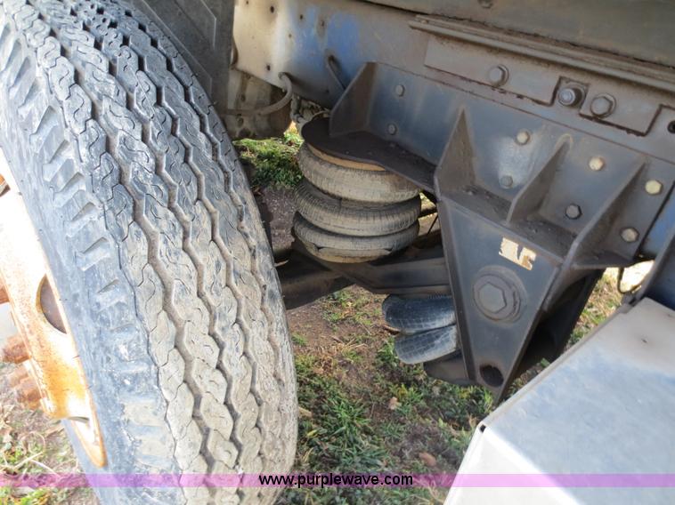 image for item F6549 1990 Freightliner FLD dump truck