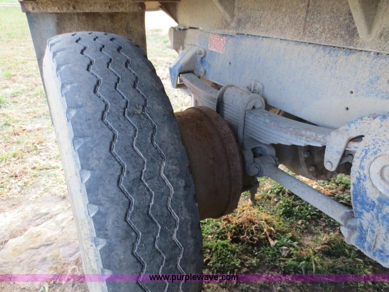 image for item F6549 1990 Freightliner FLD dump truck