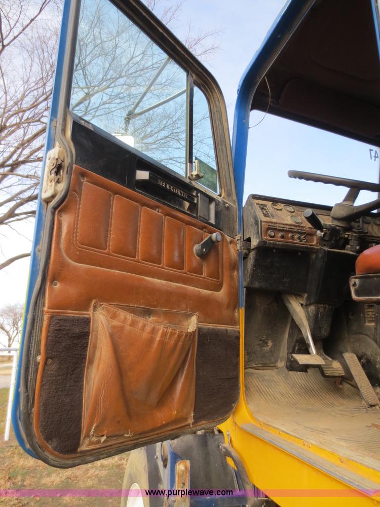 image for item F6549 1990 Freightliner FLD dump truck