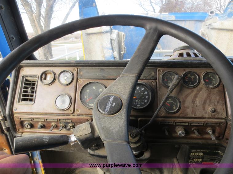 image for item F6549 1990 Freightliner FLD dump truck