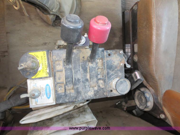 image for item F6549 1990 Freightliner FLD dump truck