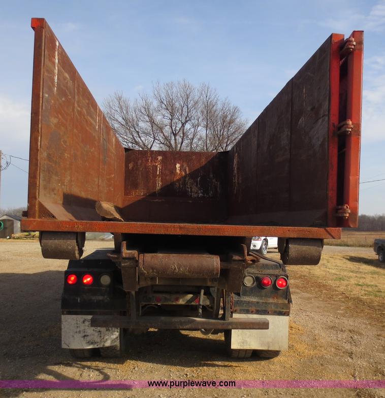 image for item F6557 1990 Mack DM690S roll-off truck