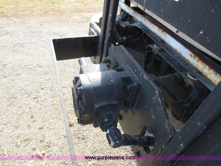 image for item F6557 1990 Mack DM690S roll-off truck