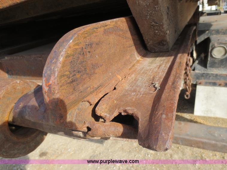 image for item F6557 1990 Mack DM690S roll-off truck