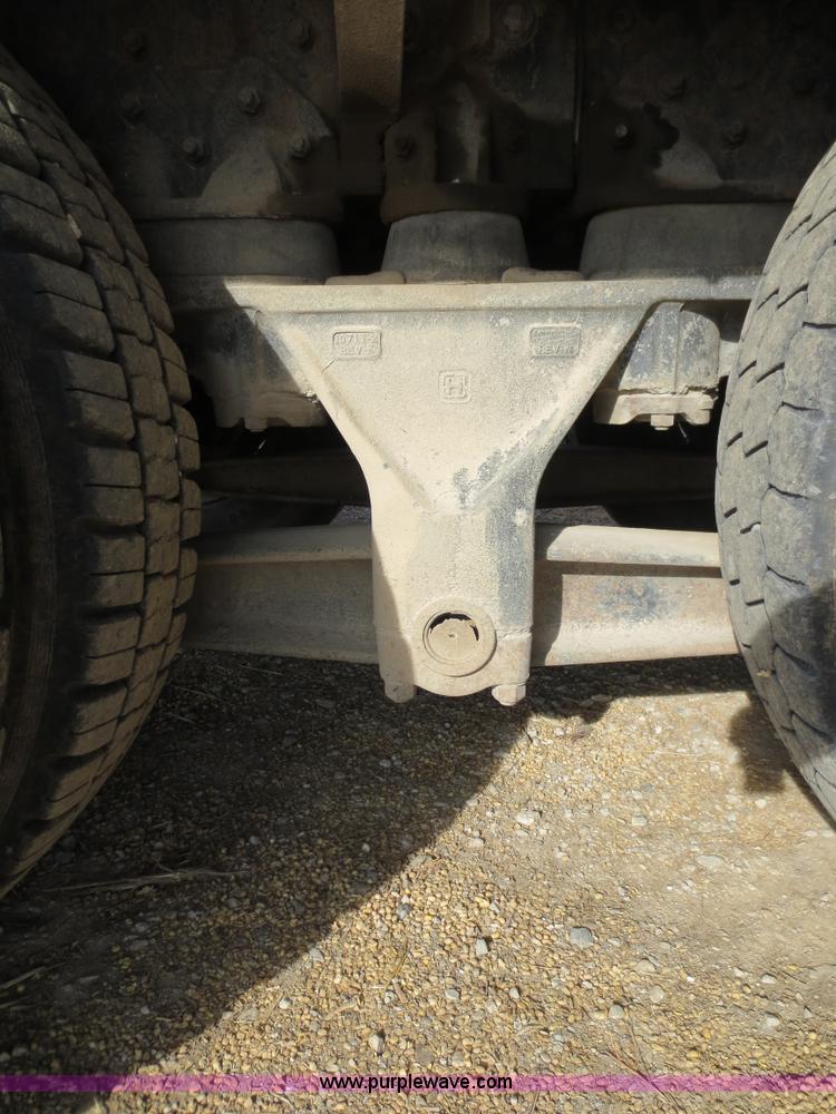 image for item F6557 1990 Mack DM690S roll-off truck