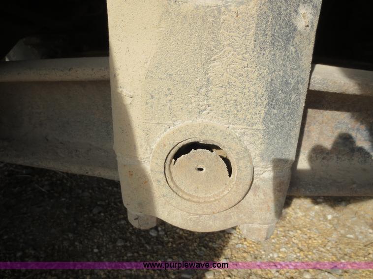 image for item F6557 1990 Mack DM690S roll-off truck