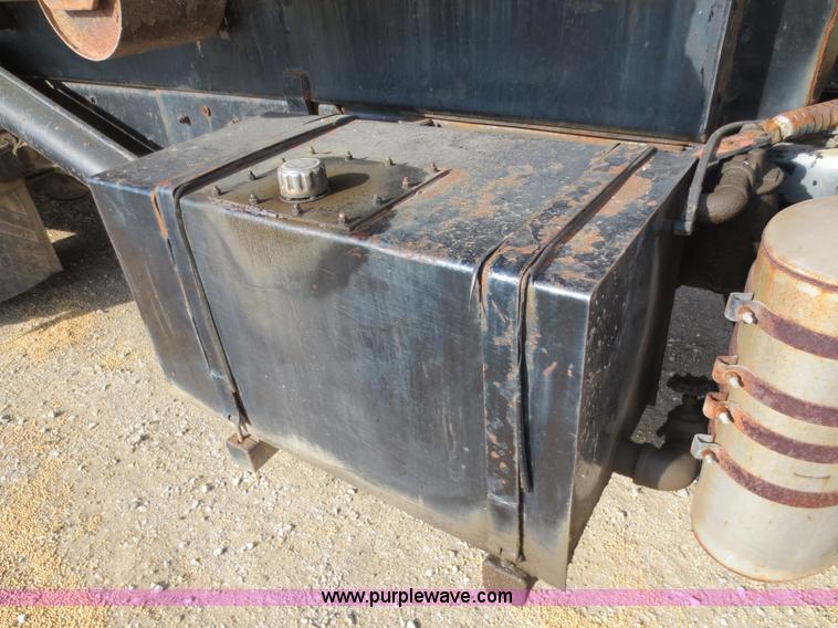 image for item F6557 1990 Mack DM690S roll-off truck