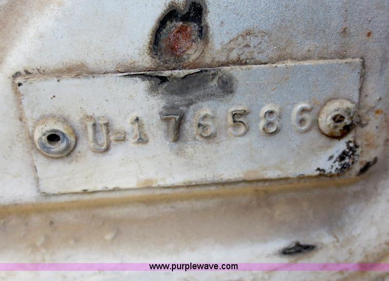 image for item F6557 1990 Mack DM690S roll-off truck