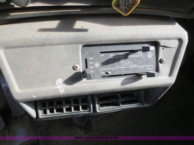 image for item F6557 1990 Mack DM690S roll-off truck