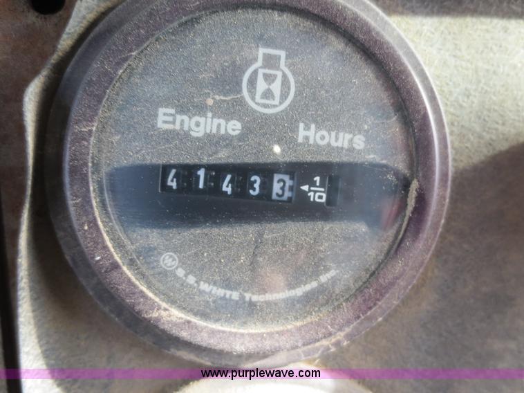 image for item F6557 1990 Mack DM690S roll-off truck